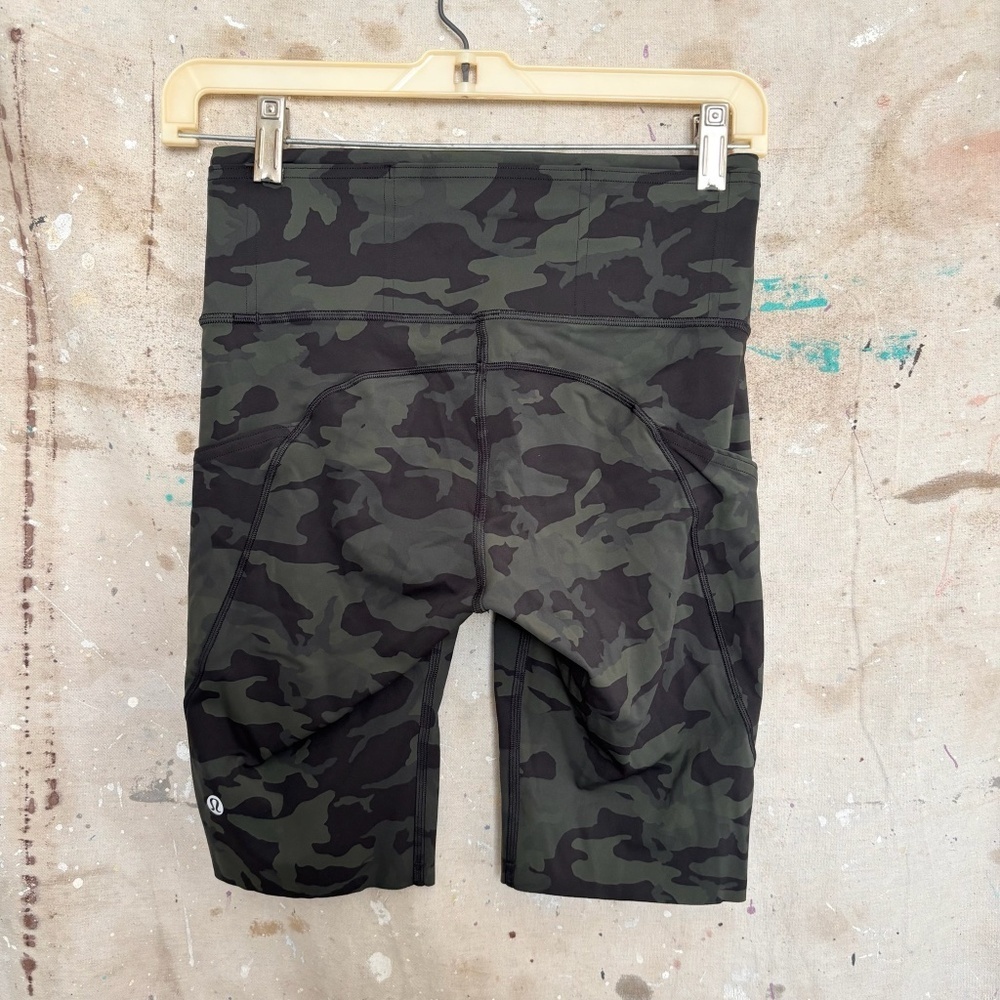 Lululemon Fast And Free Short 10" Non-Reflective, Incognito Camo Multi Gator - Picture 3 of 4